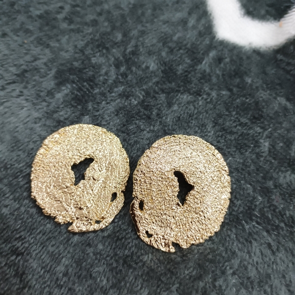 Antique gold ear stud - Picture 2 of 4